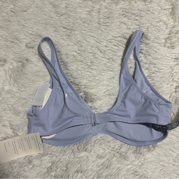 Vuori Women’s aqua triangle Top - Picture 6 of 6